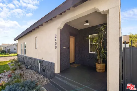 $1,078,000 | 2400 West 74th Street, Los Angeles, CA 90043