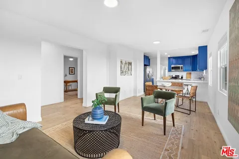 $1,078,000 | 2400 West 74th Street, Los Angeles, CA 90043