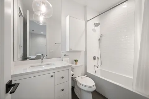 $1,695,000 | 2042 North Honore Street, Chicago, IL 60614