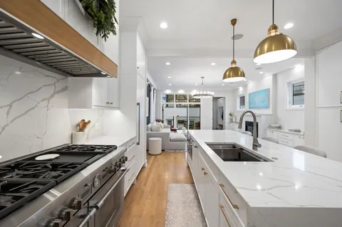 $1,695,000 | 2042 North Honore Street, Chicago, IL 60614