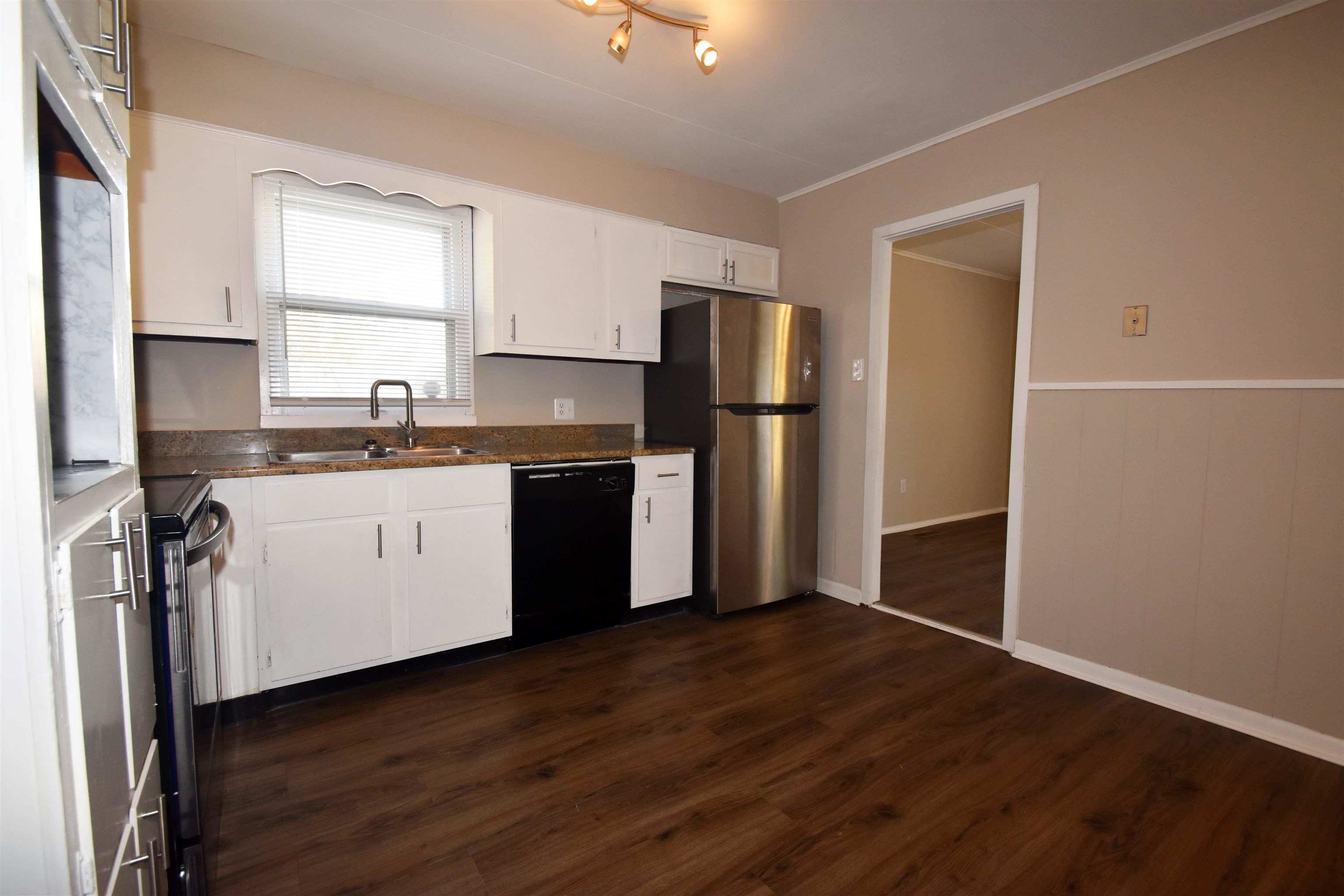447 McDermitt Road Memphis, TN 38120 - Photo 5 of 19 Gallery Image 5