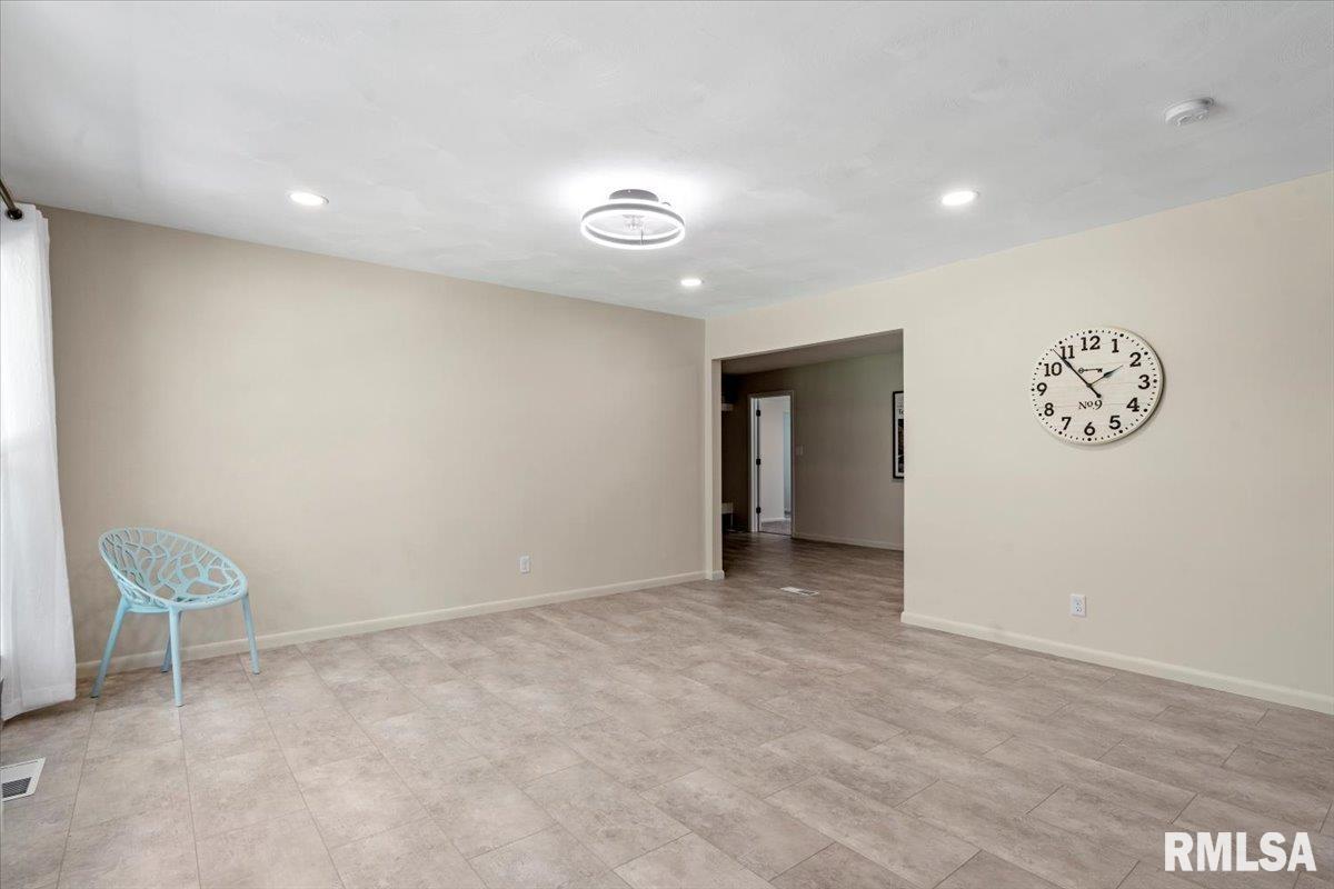 6 Somerset Road Springfield, IL 62711 - Photo 4 of 33