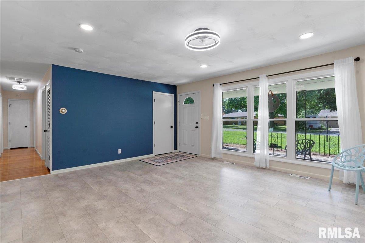 6 Somerset Road Springfield, IL 62711 - Photo 6 of 33