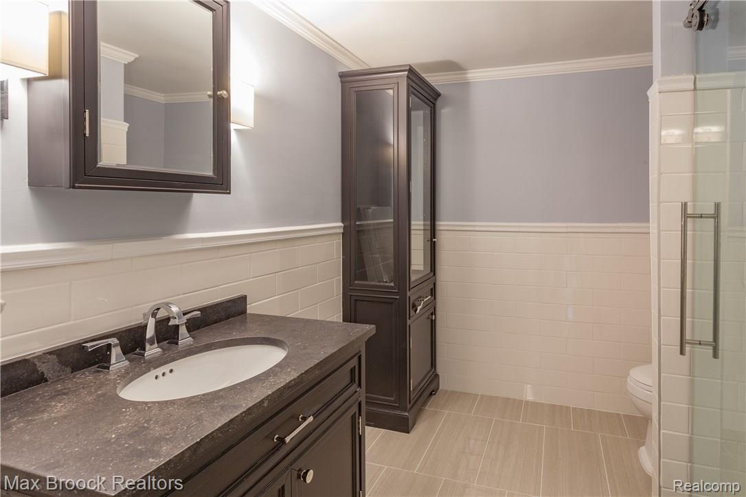 976 North Cranbrook Road Bloomfield Hills, MI 48301 - Photo 47 of 75 1st Full Bath Upstairs