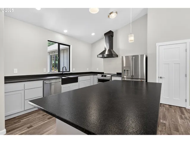 $975,000 | 88390 Bellevue Drive, Florence, OR 97439