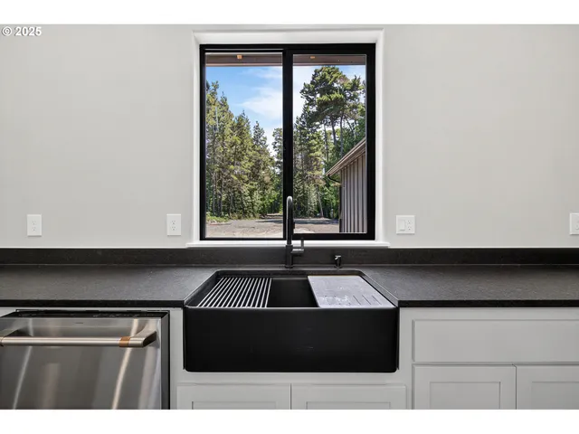 $975,000 | 88390 Bellevue Drive, Florence, OR 97439