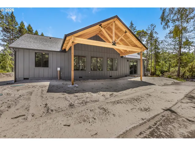 $975,000 | 88390 Bellevue Drive, Florence, OR 97439