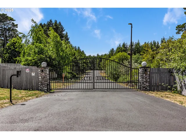 $975,000 | 88390 Bellevue Drive, Florence, OR 97439