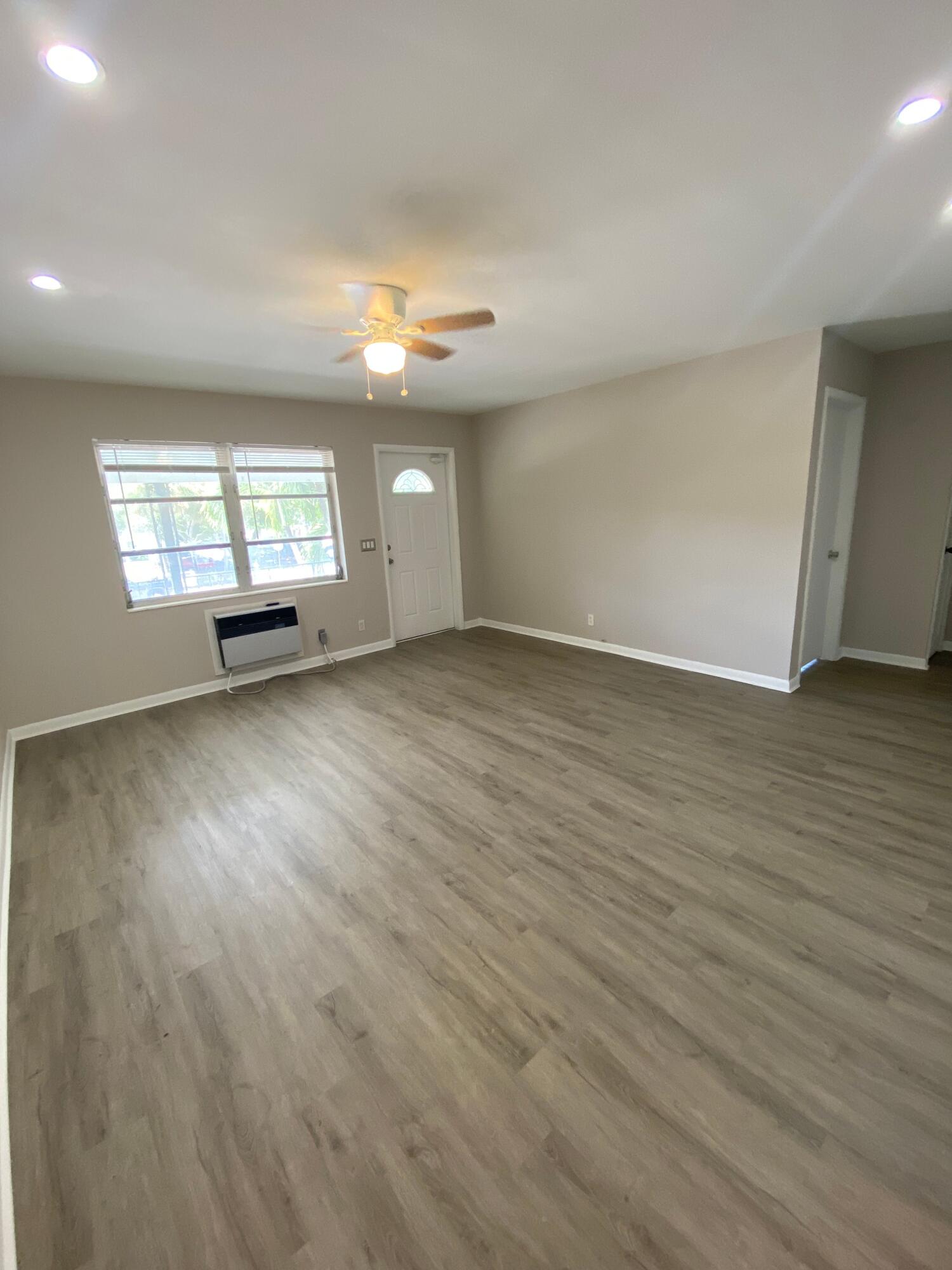 612 Prosperity Farms Road, Unit 2 North Palm Beach, FL 33408 - Photo 3 of 14 3