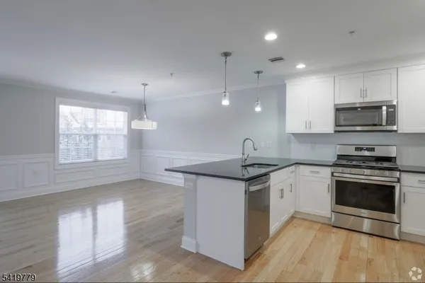$3,700 | 248 Grove Avenue, Unit 26, Cedar Grove, NJ 07009