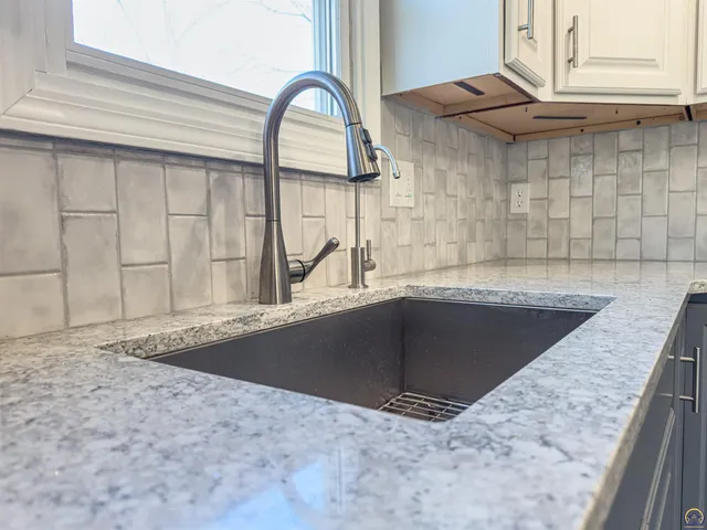 $339,000 | 5642 Southwest 33rd Terrace, Topeka, KS 66614