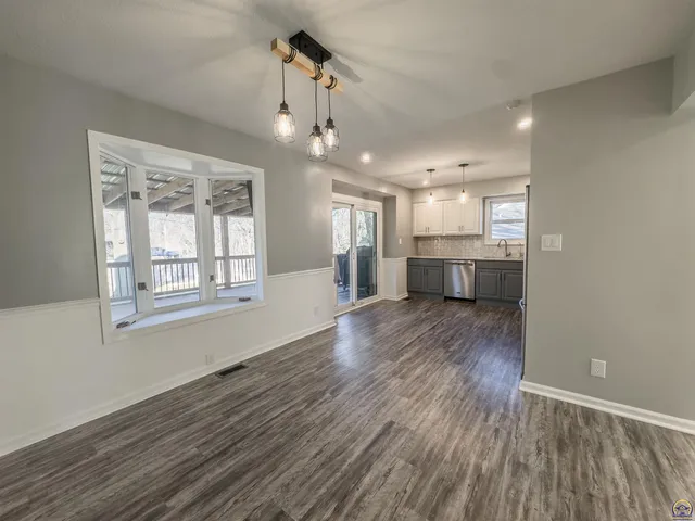 $339,000 | 5642 Southwest 33rd Terrace, Topeka, KS 66614