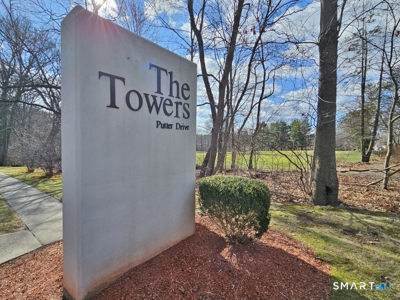 45 Putter Drive, Unit 509 Wallingford, CT 06492 - Photo 12 of 13 a view of a yard with plants and a bench in the patio