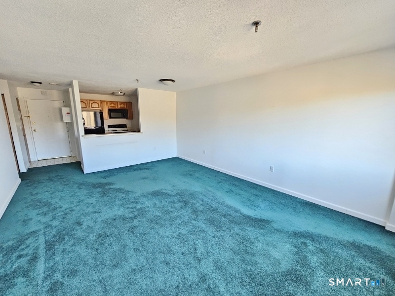 45 Putter Drive, Unit 509 Wallingford, CT 06492 - Photo 6 of 13 a view of room with window and a projector