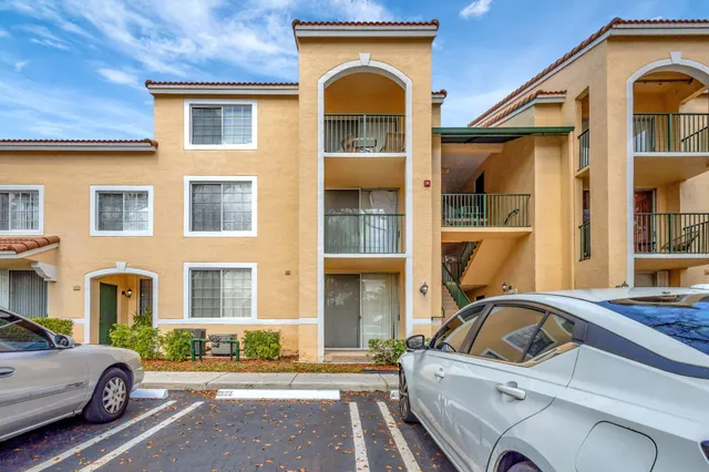 $1,850 | 1739 Village Boulevard, Unit 306, West Palm Beach, FL 33409