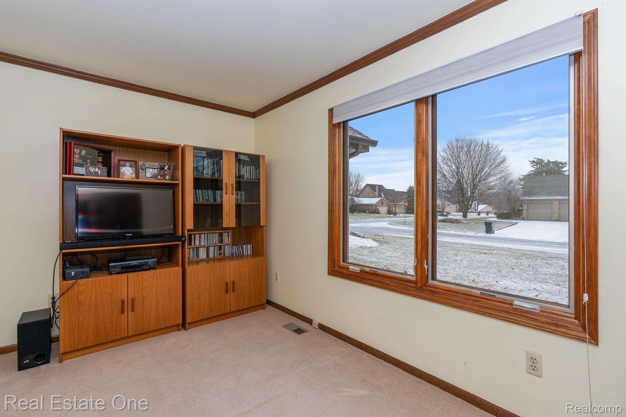 1700 Jason Circle Rochester, MI 48306 - Photo 7 of 27 Den/Study NEWER Pella Windows