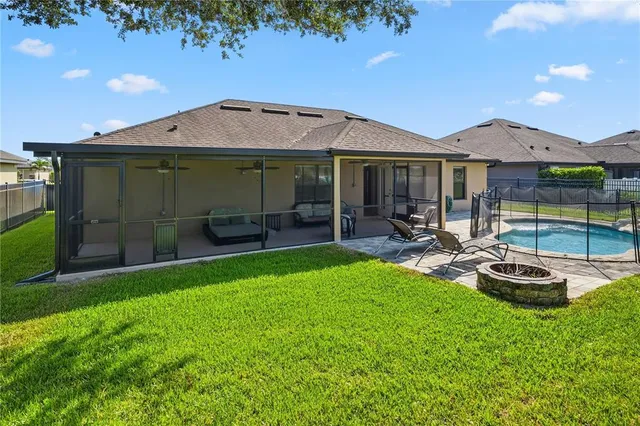 a view of backyard with garden