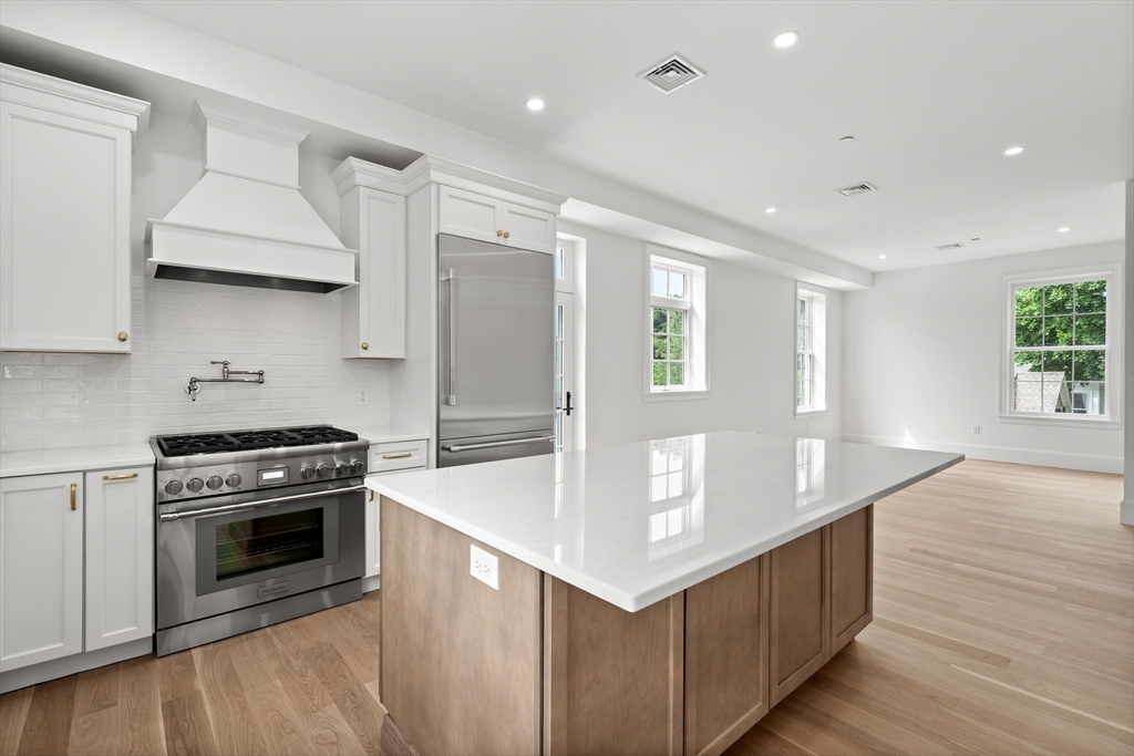 64 Pleasant Street, Unit B Marblehead, MA 01945 - Photo 9 of 37