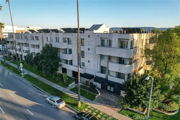 $420,000 | 19350 Sherman Way, Unit 338, Reseda, CA 91335