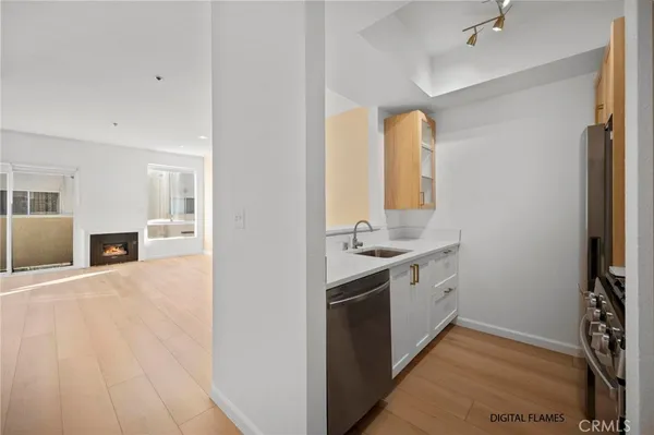 $420,000 | 19350 Sherman Way, Unit 338, Reseda, CA 91335