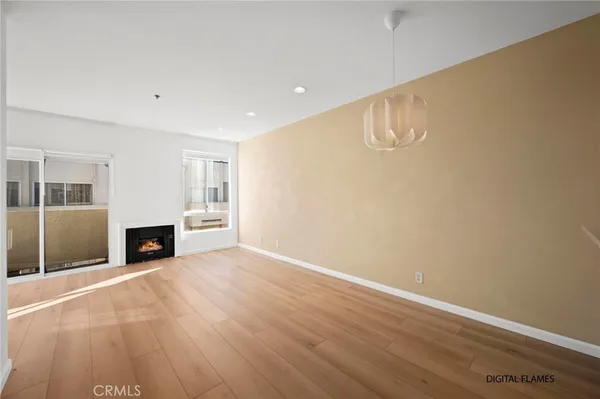 $420,000 | 19350 Sherman Way, Unit 338, Reseda, CA 91335