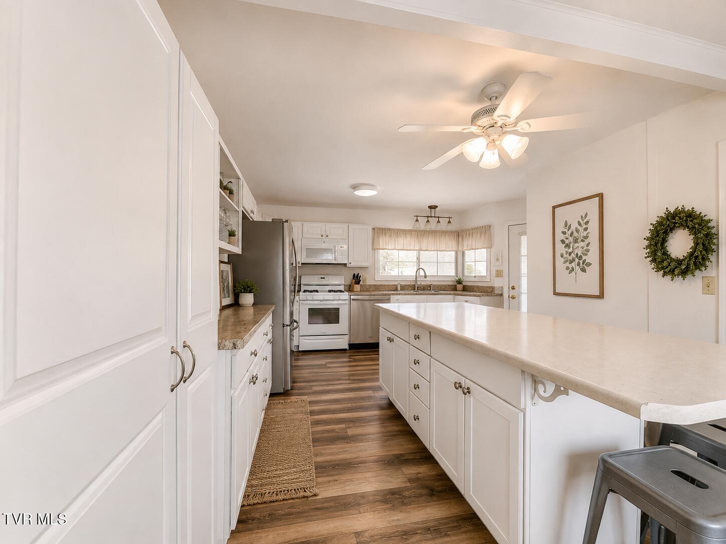 104 Unaka View Road Johnson City, TN 37601 - Photo 5 of 23 Kitchen