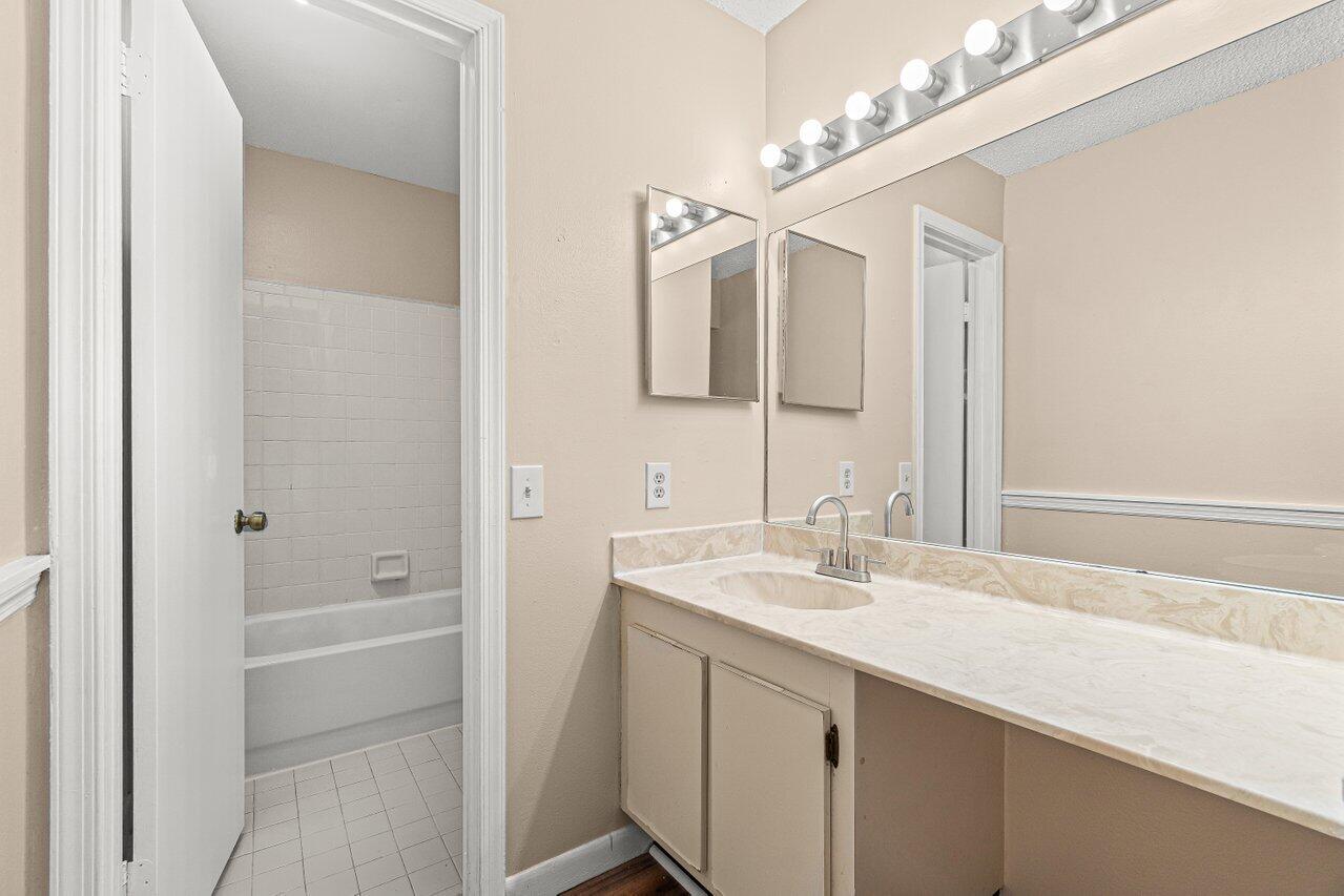 7633 Courtyard Run West Boca Raton, FL 33433 - Photo 18 of 32 022-7633CourtyardRunWest-BocaRaton-FL-33