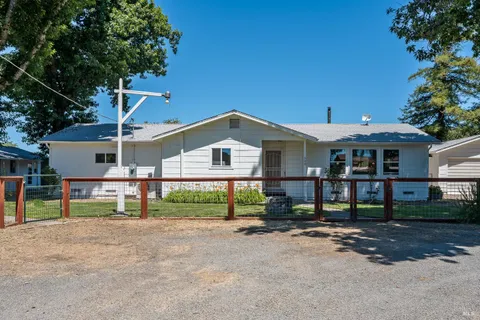 $779,000 | 300 Bradford Lane, Hopland, CA 95449