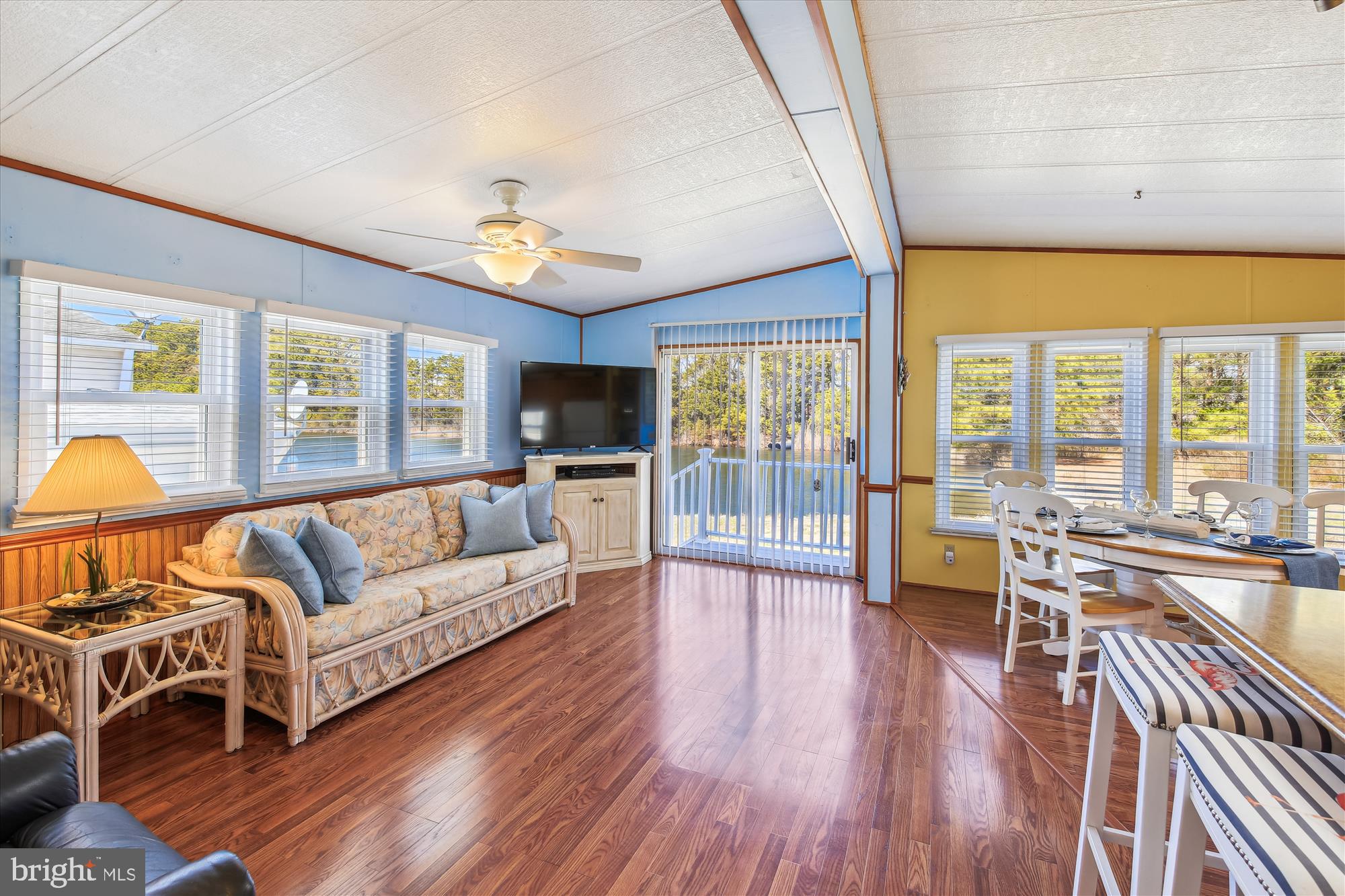 8801 Bay Ridge Drive Berlin, MD 21811 - Photo 14 of 51 Living Room