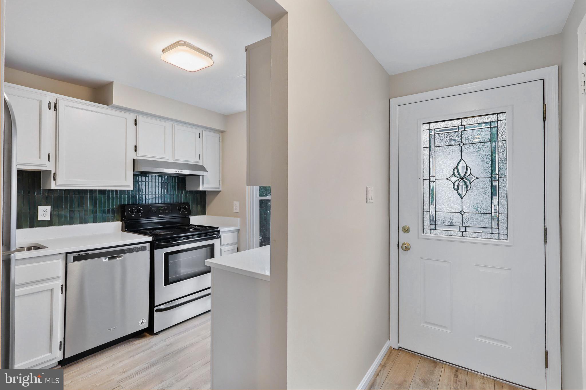 2137 Whisper Way Reston, VA 20191 - Photo 4 of 32