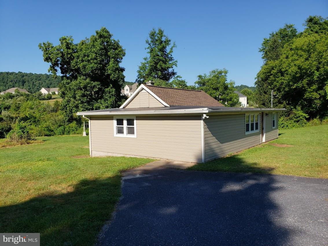 854 Siddonsburg Road Lewisberry, PA 17339 - Photo 2 of 32 Gallery Image 2