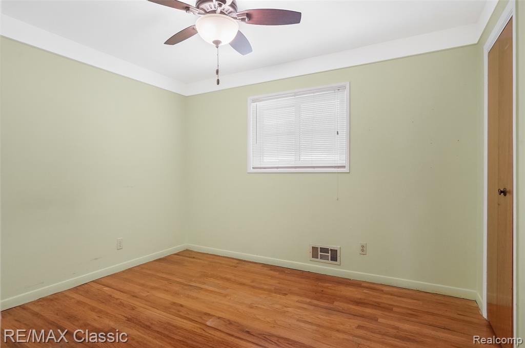 7218 Sterling Street Center Line, MI 48015 - Photo 14 of 27