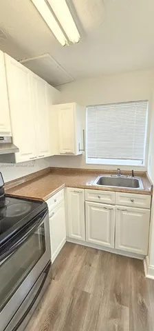 $1,900 | 5960 Northeast 5th Court, Unit 4, Miami, FL 33137