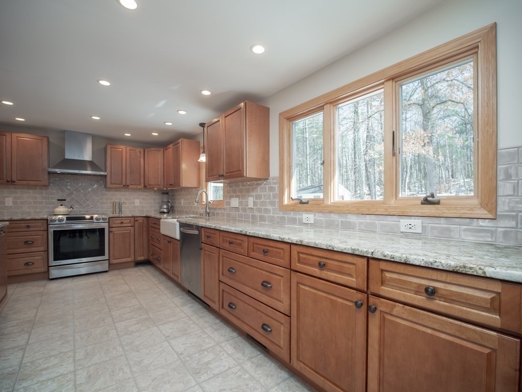 40 Sleigh Road Chelmsford, MA 01824 - Photo 13 of 40 Gallery Image 13