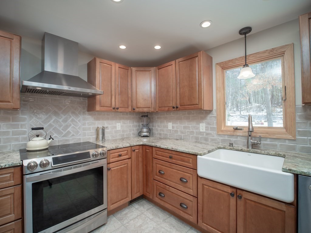 40 Sleigh Road Chelmsford, MA 01824 - Photo 10 of 40 Gallery Image 10