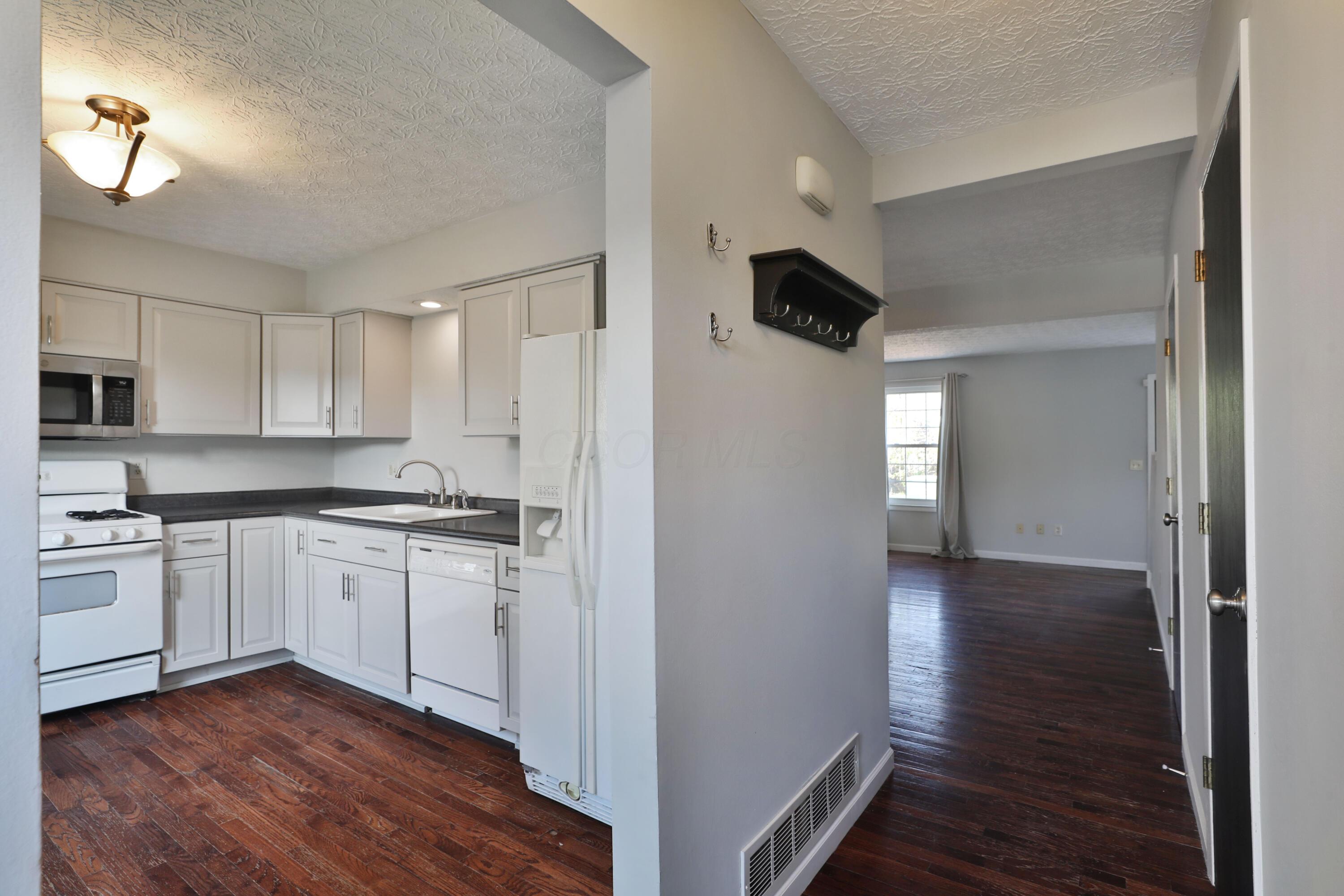 38 Ravine Ridge Drive South Powell, OH 43065 - Photo 6 of 39 38-RavineRidgeS-08