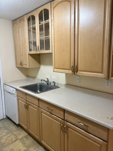 $290,000 | 29 Village Rock Lane, Unit 6, Natick, MA 01760