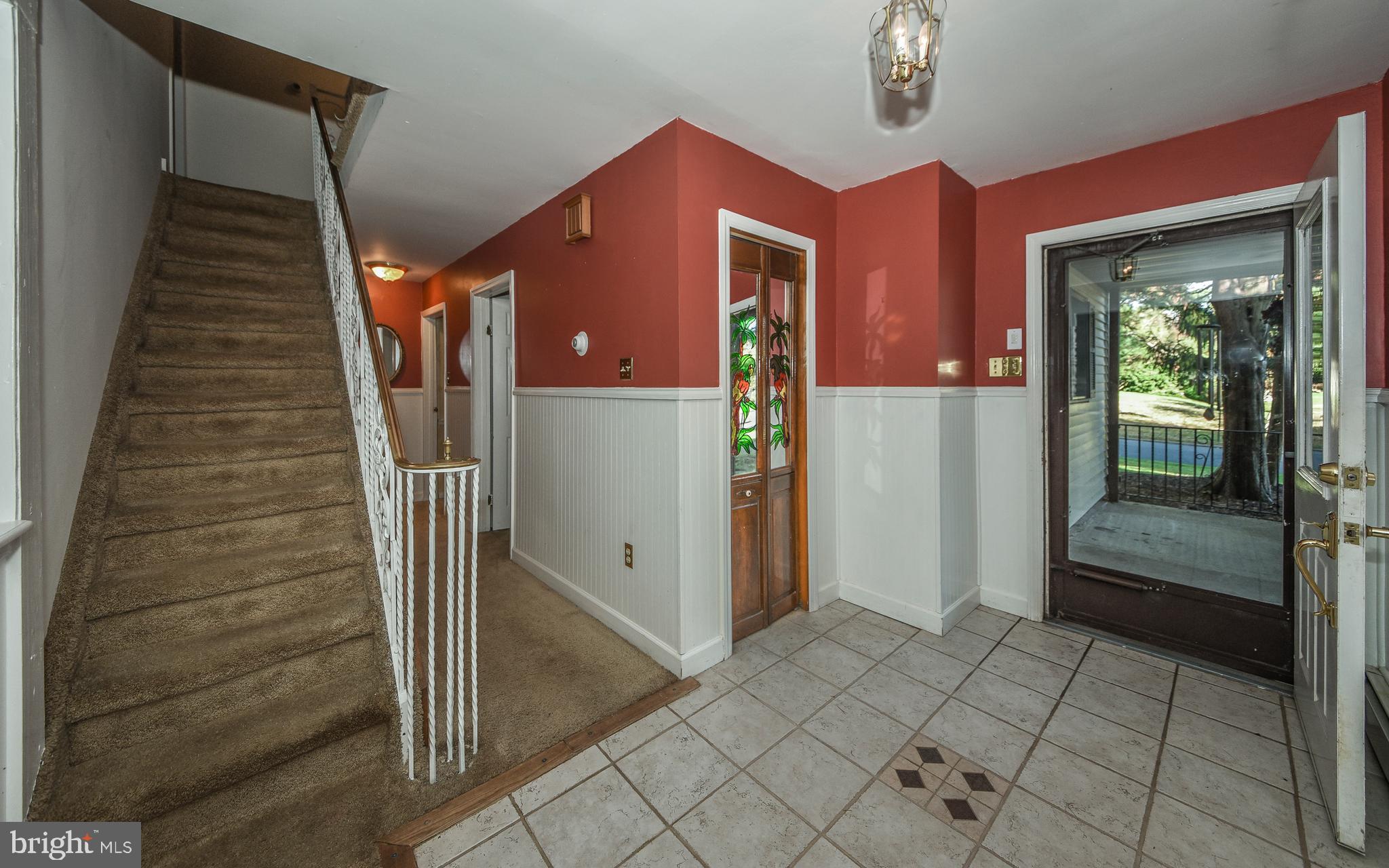 7 Falcon Road Levittown, PA 19056 - Photo 14 of 44 Foyer