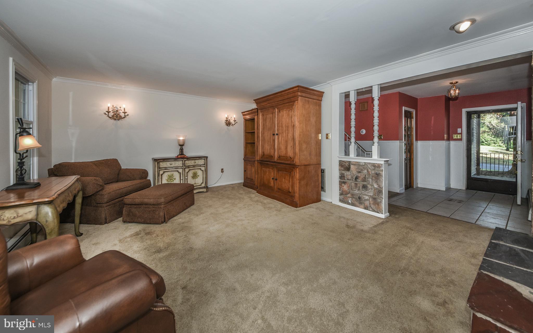 7 Falcon Road Levittown, PA 19056 - Photo 5 of 44 Living Room
