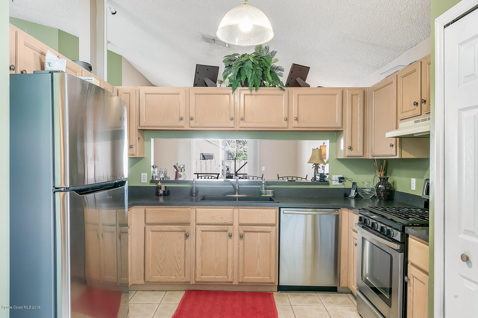 196 Oak Lake Road Melbourne, FL 32901 - Photo 5 of 28 31_196OakLake031_mls