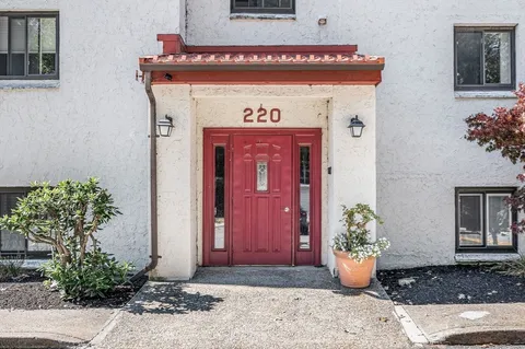 $439,900 | 220 Fellsview Terrace, Unit 223, Stoneham, MA 02180