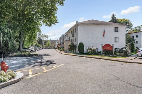 $439,900 | 220 Fellsview Terrace, Unit 223, Stoneham, MA 02180