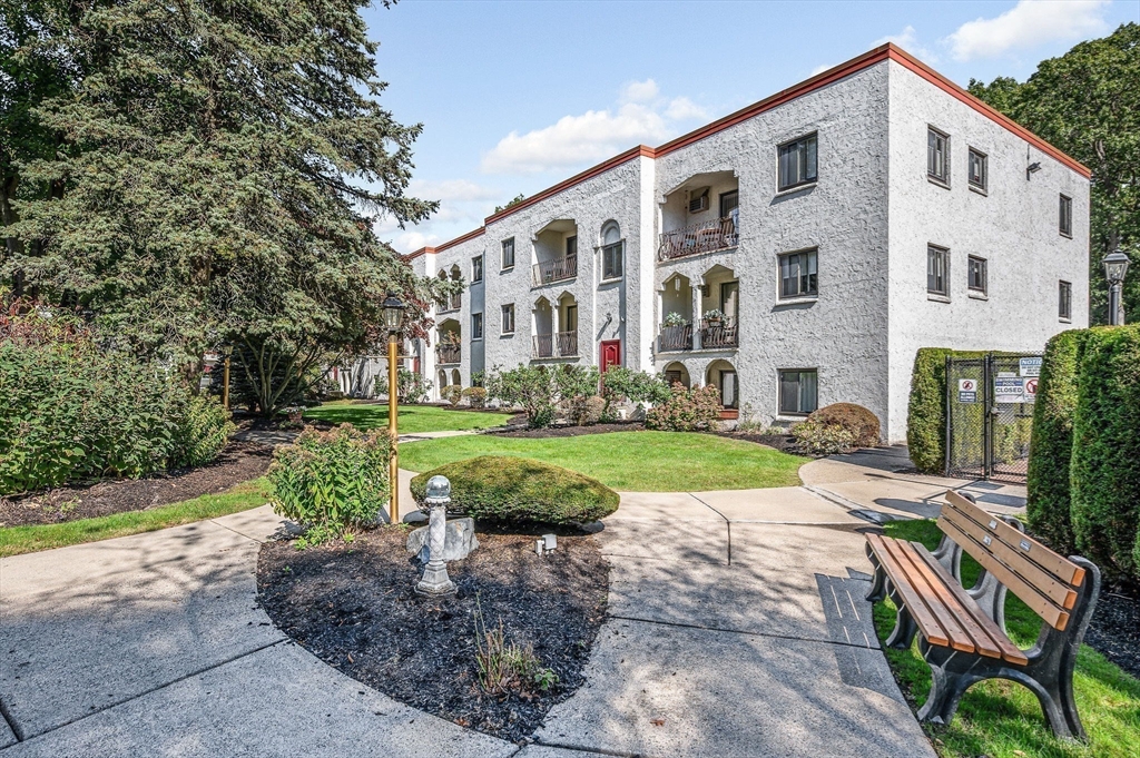 220 Fellsview Terrace, Unit 223 Stoneham, MA 02180 - Photo 26 of 27