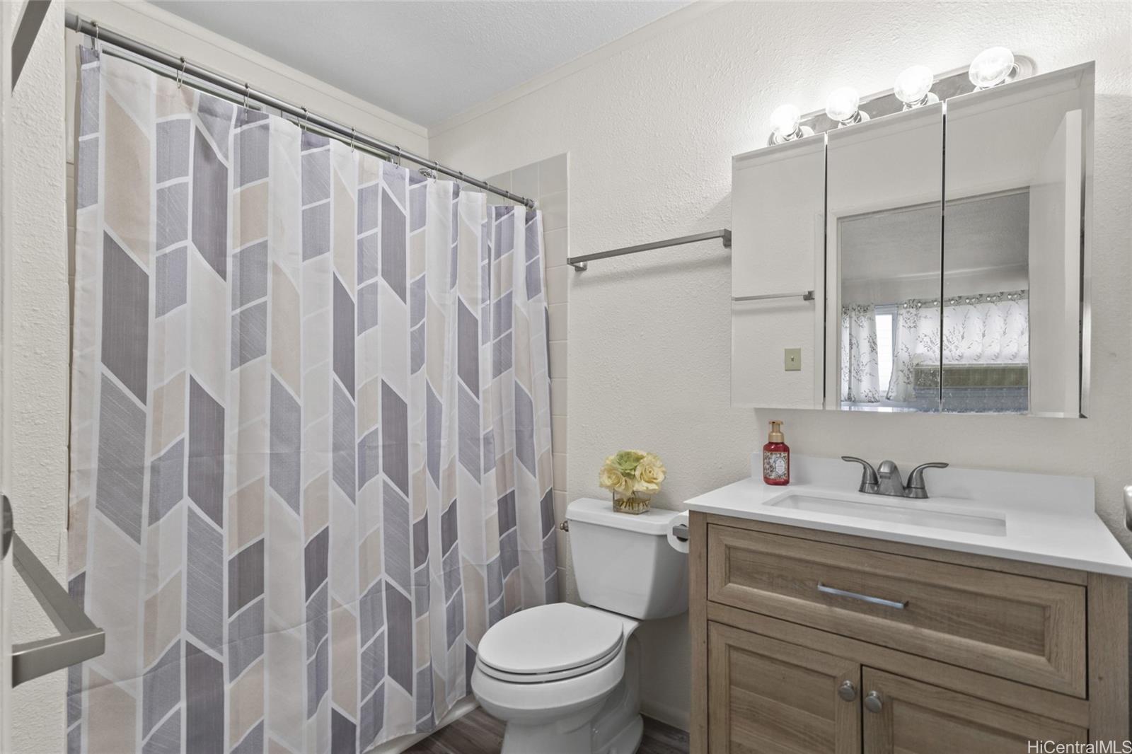 87-155 St John's Road Waianae, HI 96792 - Photo 13 of 25 Full bath in the primary bedroom