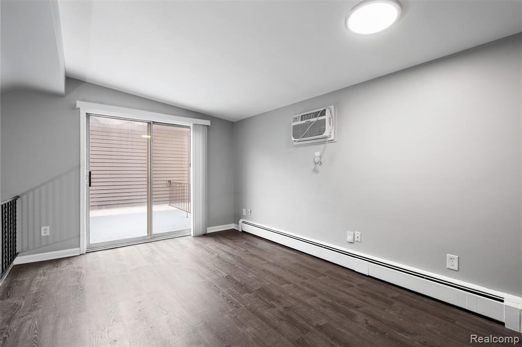 3915-4 Devon Road, Unit 4 Royal Oak, MI 48073 - Photo 12 of 14