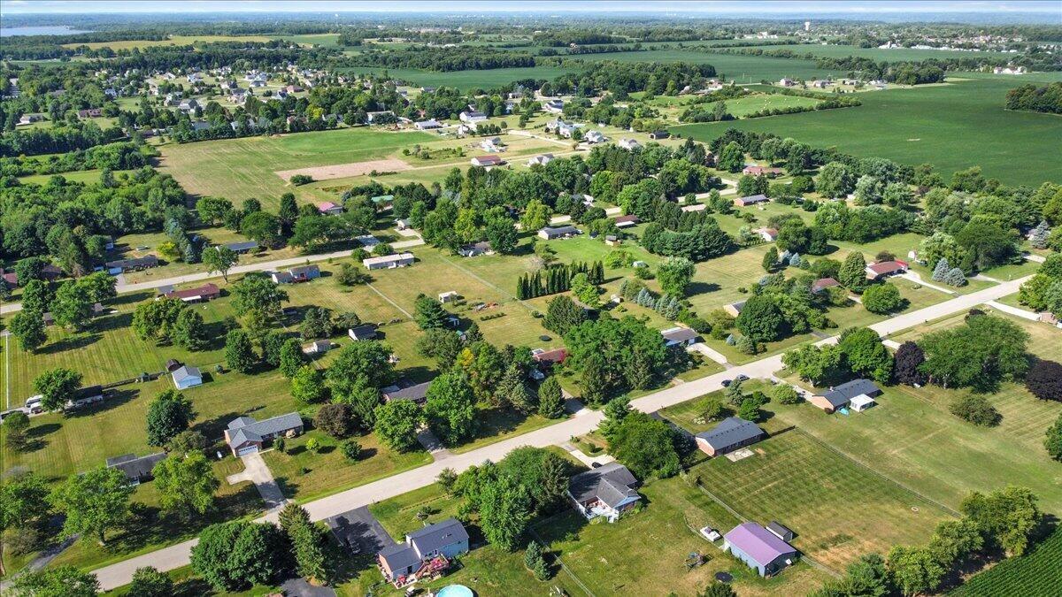 3165 Tamarack Avenue Springfield, OH 45502 - Photo 38 of 46 38-dji_fly_20240702_093832_300_171992752
