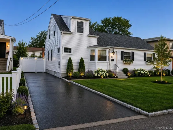 $2,800 | 10 Mckinley, Unit B, Lindenhurst, NY 11757