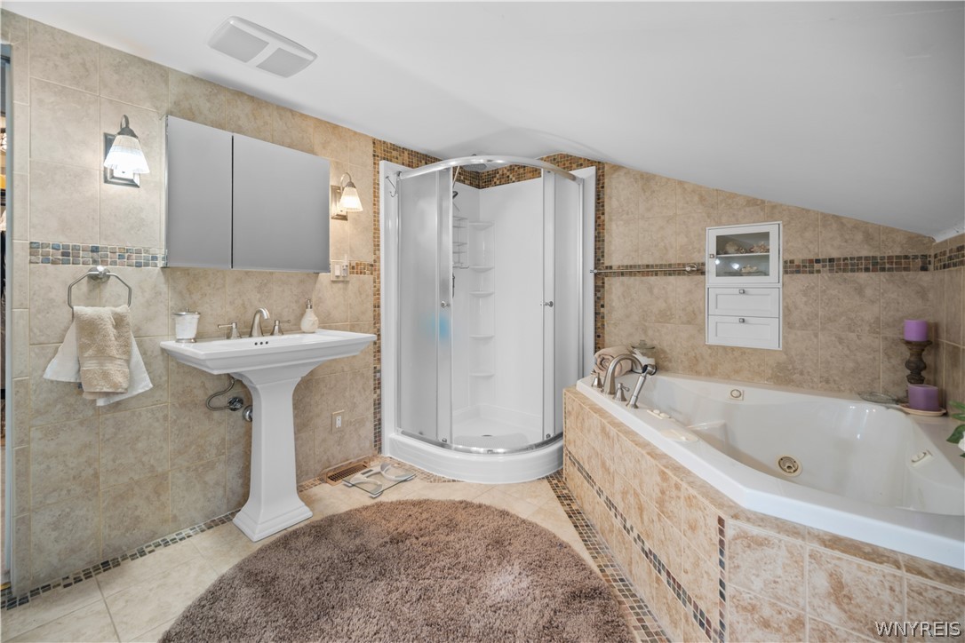 5294 Lower Mountain Road Lockport Town, NY 14094 - Photo 22 of 40 Primary ensuite