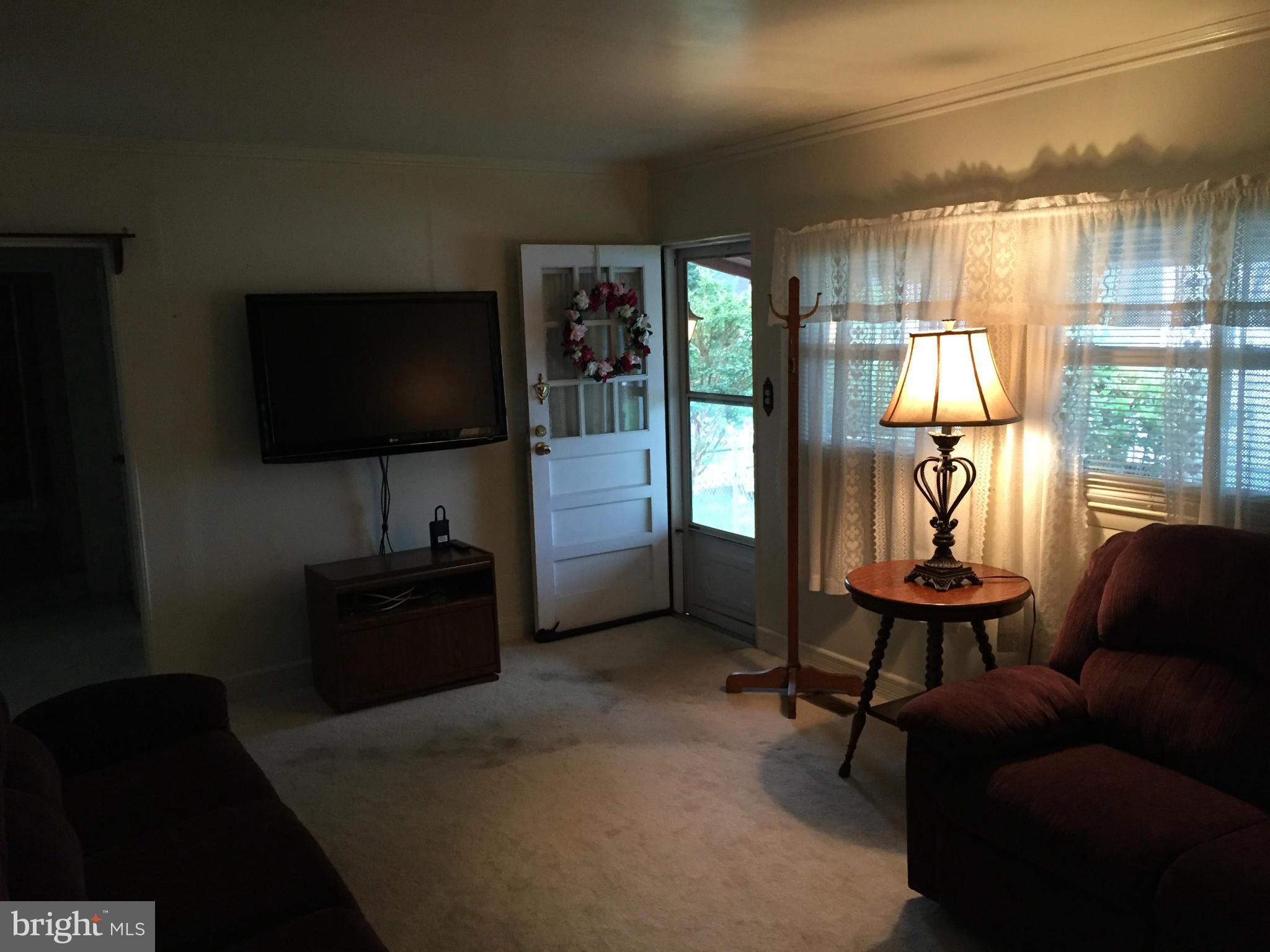 1508 Gleason Street Silver Spring, MD 20902 - Photo 8 of 28 Living Room