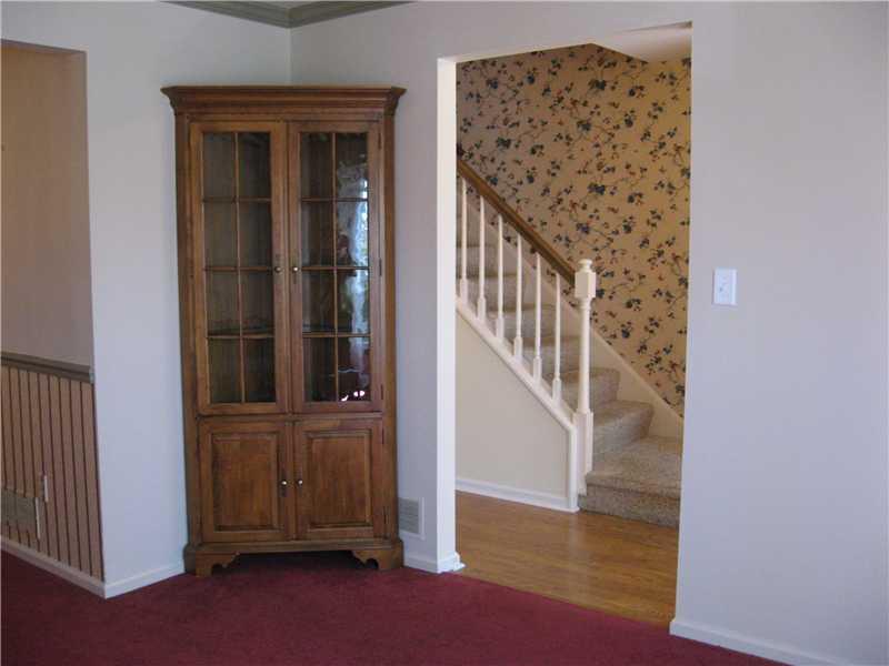 8 Raleigh Place Plum, PA 15239 - Photo 7 of 20 Living Room.